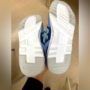 I bought these in Nashville, on boxing day. they’re too big for my feet!